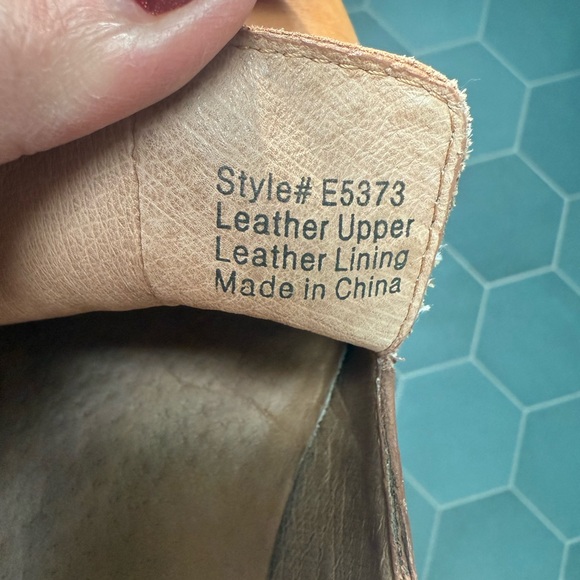 Madewell Women’s Tan Leather Loafers - Picture 2 of 6